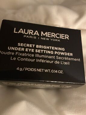 laura mercier Secret Brightening Under Eye Setting Powder -